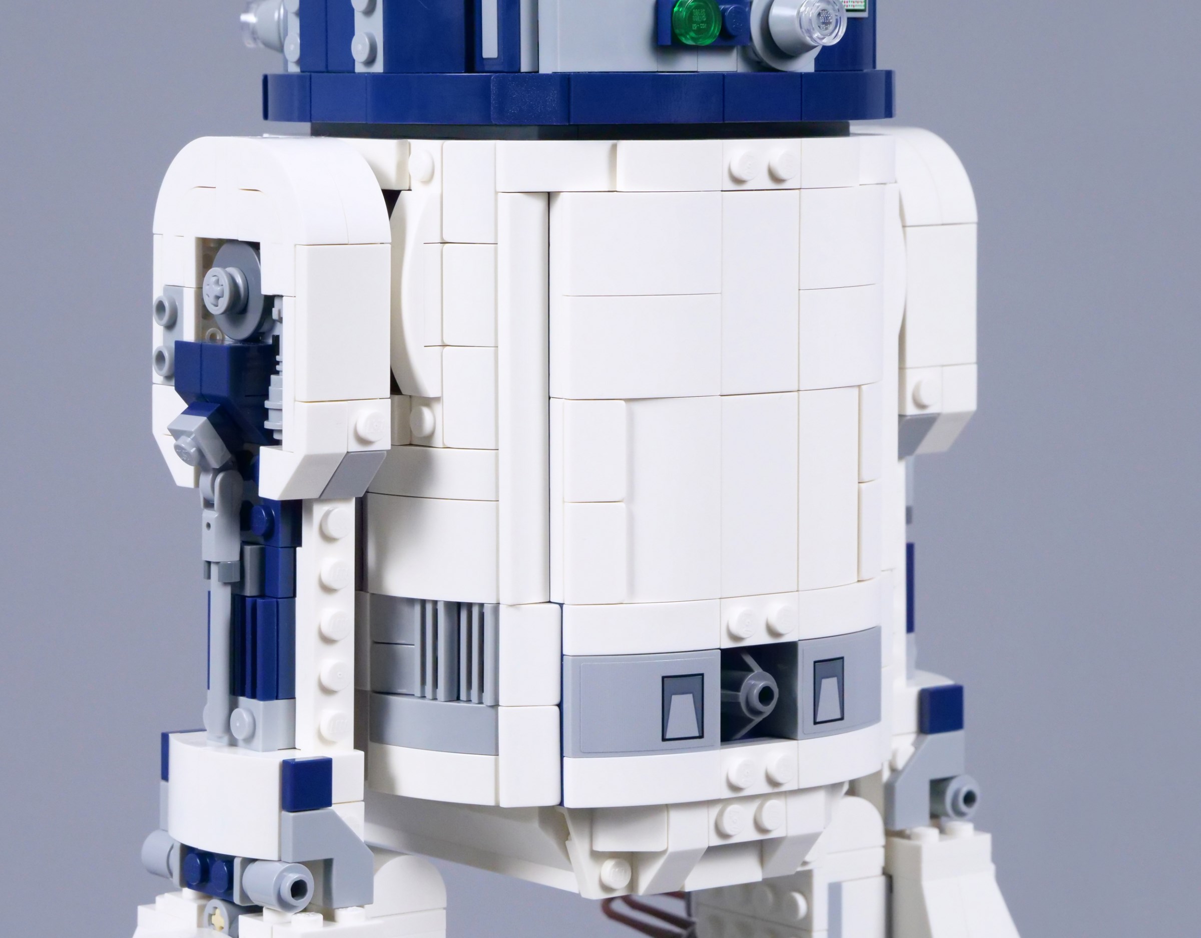 LEGO Star Wars 75379 R2-D2 review | Brickset